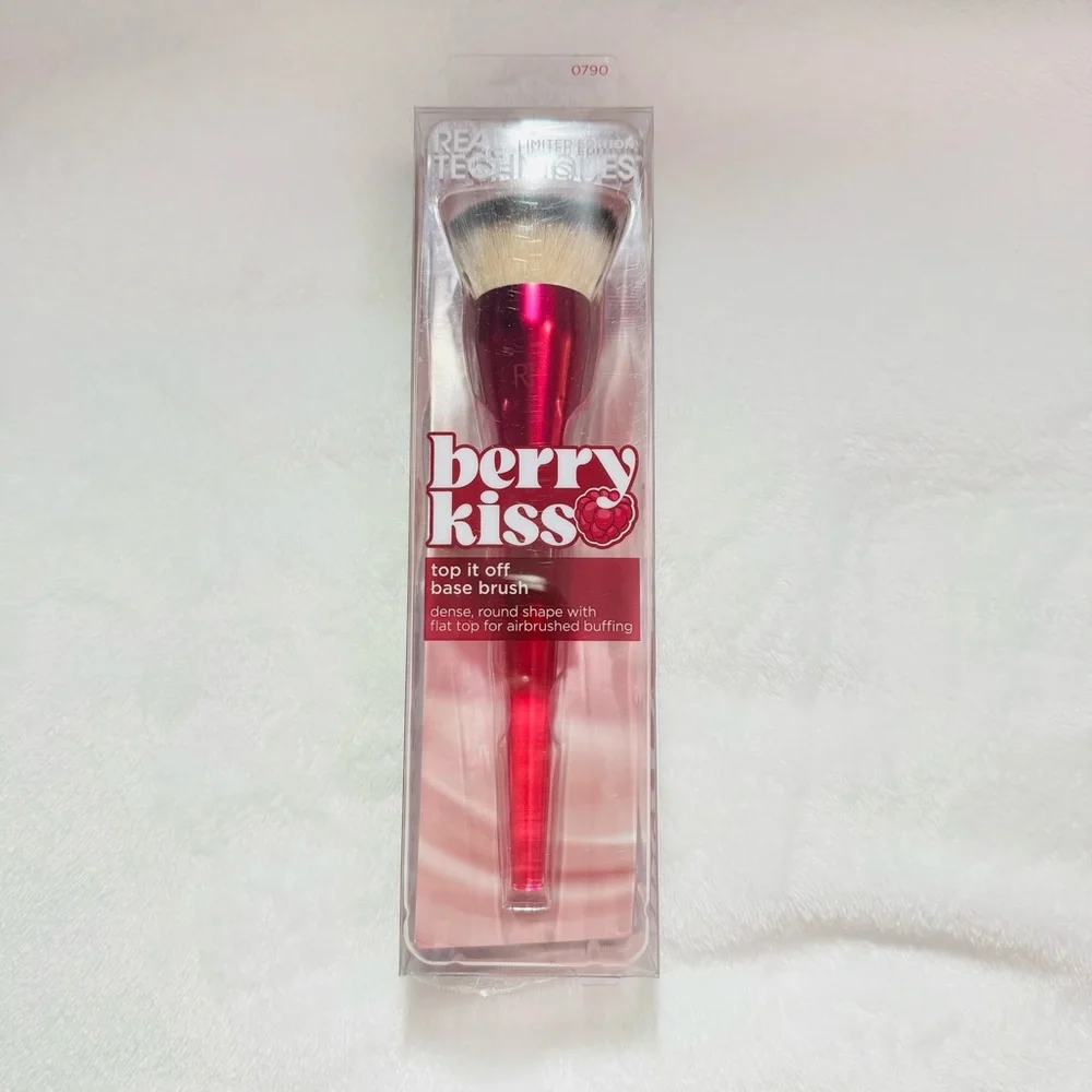 Real Techniques Berry Kiss Top It Off Base Makeup Brush Limited Edition - NIB